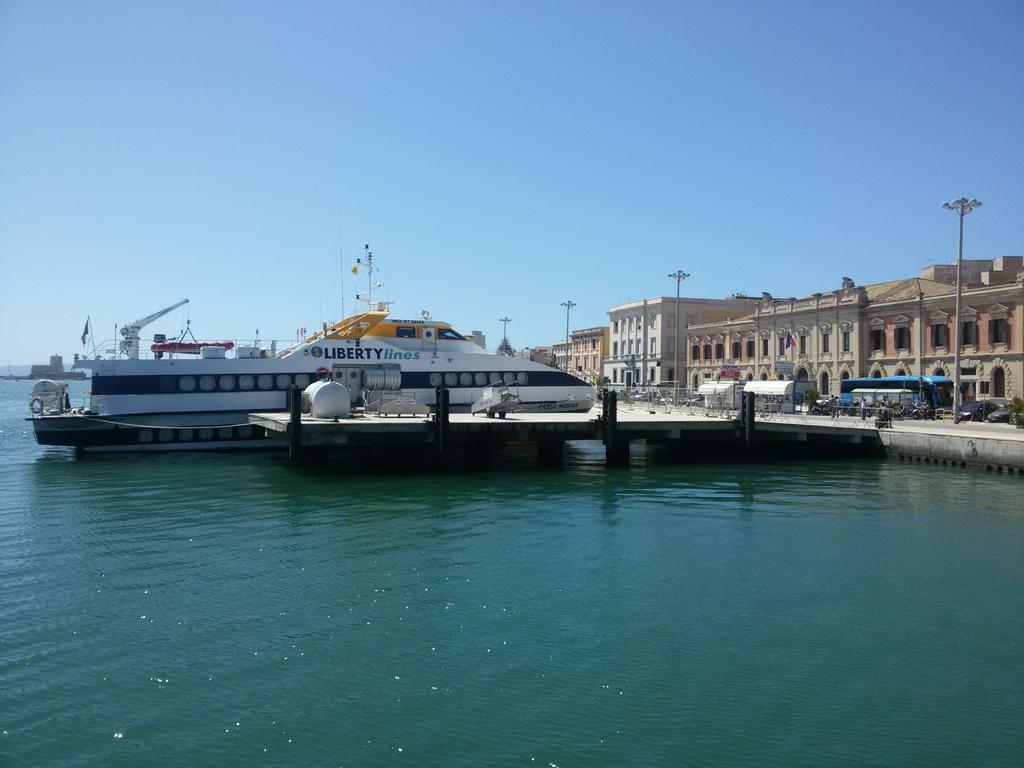 Almaran B&B Trapani Port & City Exterior photo